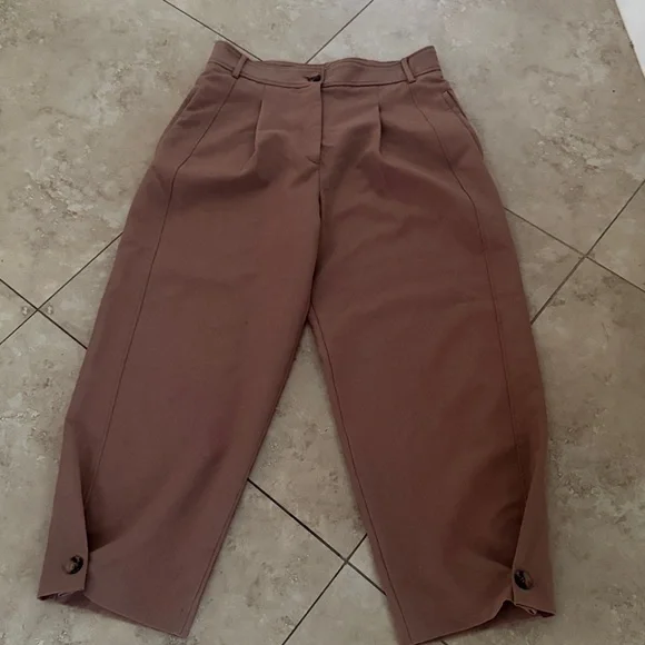 Zara Brown Cropped Pants - Picture 2 of 6